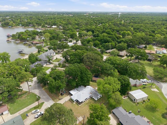 157 Ocean Drive, Gun Barrel City, TX 75156