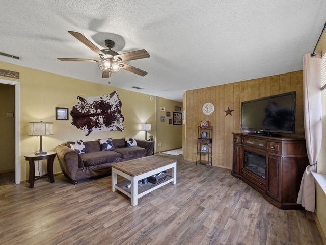 157 Ocean Drive, Gun Barrel City, TX 75156