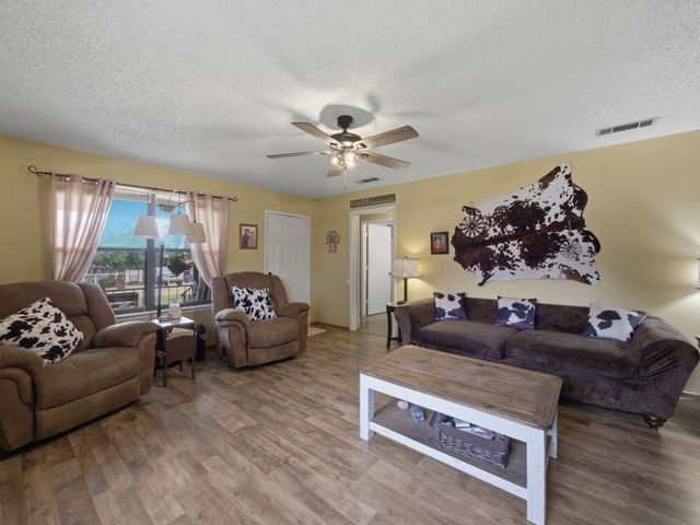 157 Ocean Drive, Gun Barrel City, TX 75156