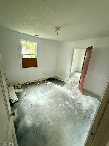 2829 Ryland RD, Hampton, VA 23661