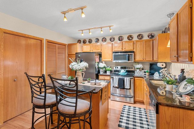 15202 Greenhaven Way, Burnsville, MN 55306