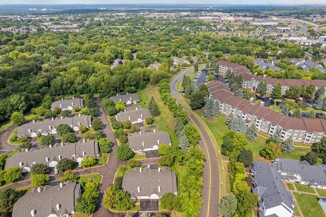 15202 Greenhaven Way, Burnsville, MN 55306