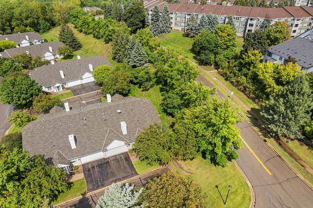 15202 Greenhaven Way, Burnsville, MN 55306