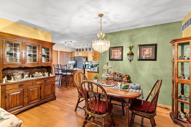 15202 Greenhaven Way, Burnsville, MN 55306