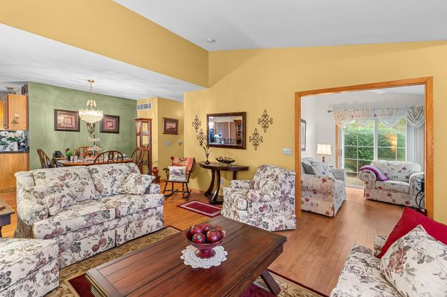15202 Greenhaven Way, Burnsville, MN 55306