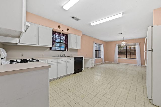 3309 Thornwood Way, Huntsville, TX 77340