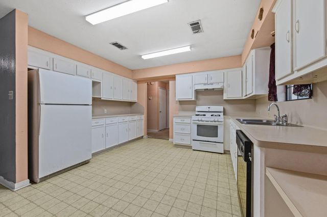 3309 Thornwood Way, Huntsville, TX 77340