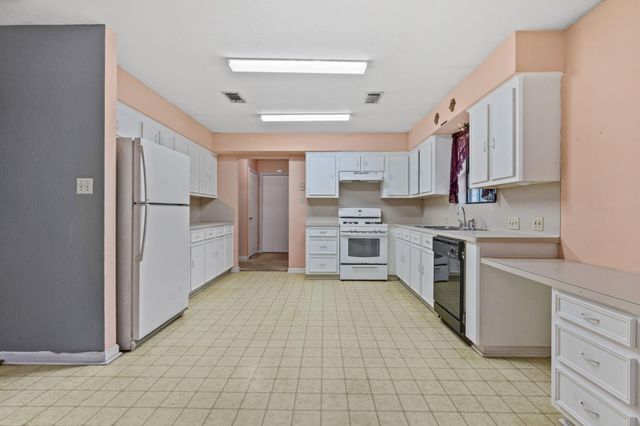 3309 Thornwood Way, Huntsville, TX 77340