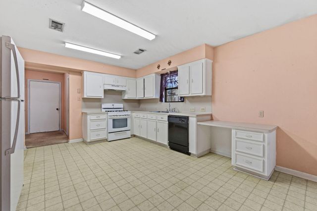 3309 Thornwood Way, Huntsville, TX 77340