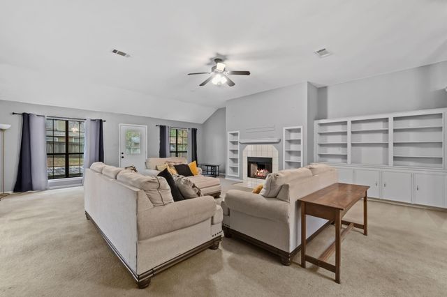 3309 Thornwood Way, Huntsville, TX 77340