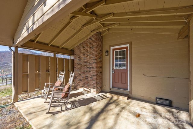 237 Utah Mountain Road, Waynesville, NC 28785