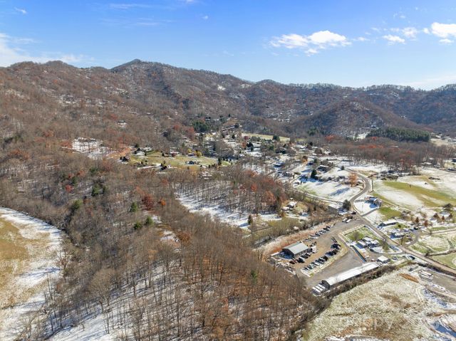 237 Utah Mountain Road, Waynesville, NC 28785