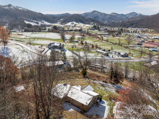 237 Utah Mountain Road, Waynesville, NC 28785