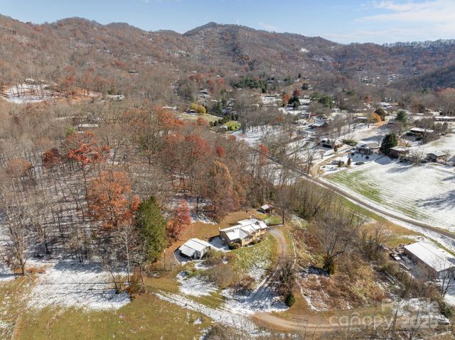 237 Utah Mountain Road, Waynesville, NC 28785