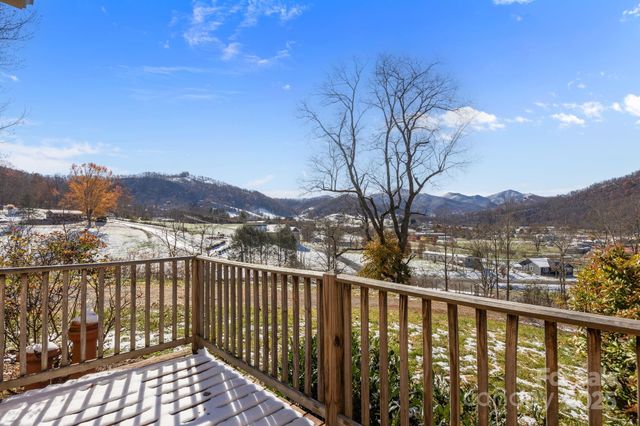 237 Utah Mountain Road, Waynesville, NC 28785