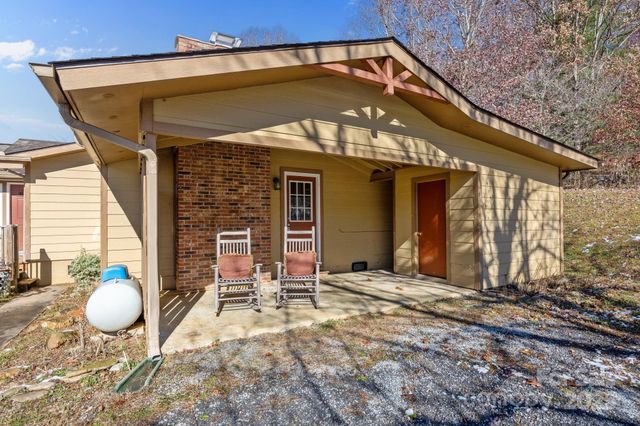 237 Utah Mountain Road, Waynesville, NC 28785