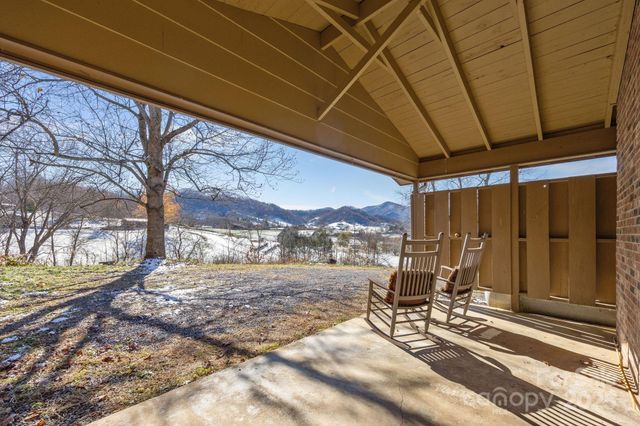 237 Utah Mountain Road, Waynesville, NC 28785