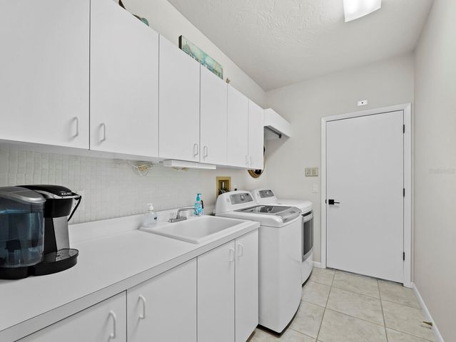 8615 WOODBRIAR DRIVE, Sarasota, FL 34238