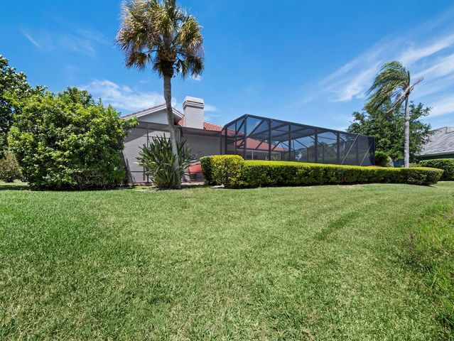 8615 WOODBRIAR DRIVE, Sarasota, FL 34238