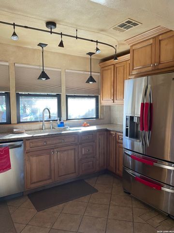 781 Lookout Dr, Lakehills, TX 78063