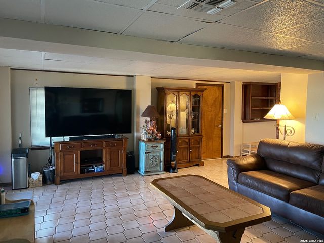 781 Lookout Dr, Lakehills, TX 78063