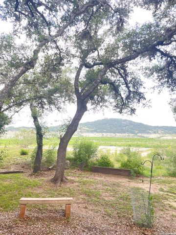 781 Lookout Dr, Lakehills, TX 78063