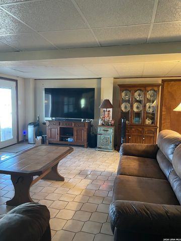 781 Lookout Dr, Lakehills, TX 78063