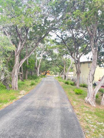 781 Lookout Dr, Lakehills, TX 78063