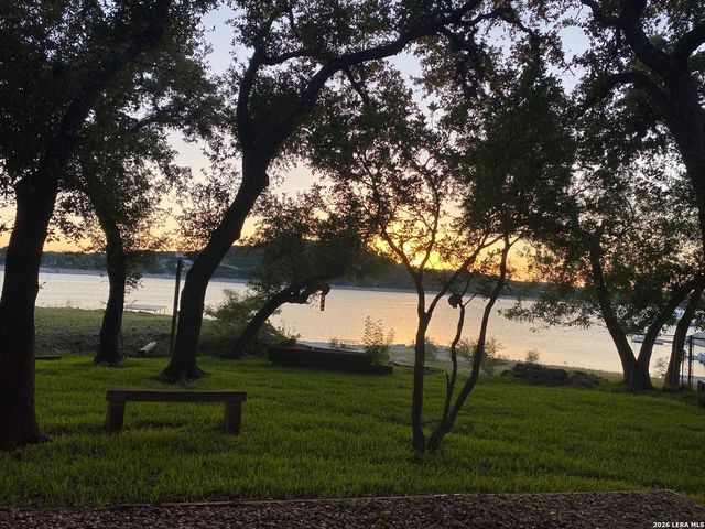 781 Lookout Dr, Lakehills, TX 78063