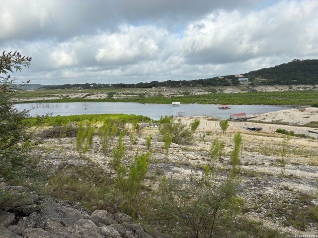 781 Lookout Dr, Lakehills, TX 78063