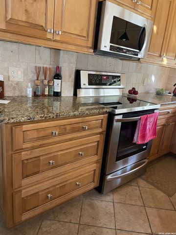 781 Lookout Dr, Lakehills, TX 78063