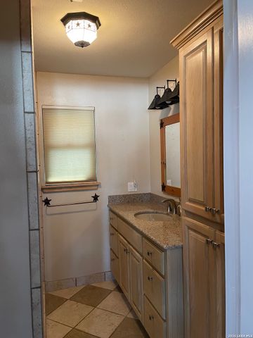 781 Lookout Dr, Lakehills, TX 78063