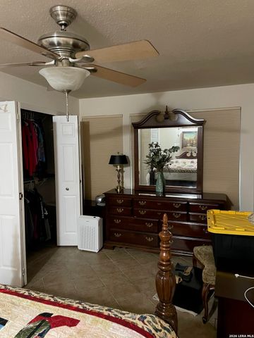 781 Lookout Dr, Lakehills, TX 78063