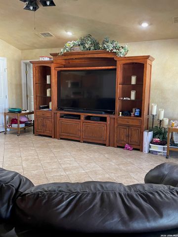 781 Lookout Dr, Lakehills, TX 78063