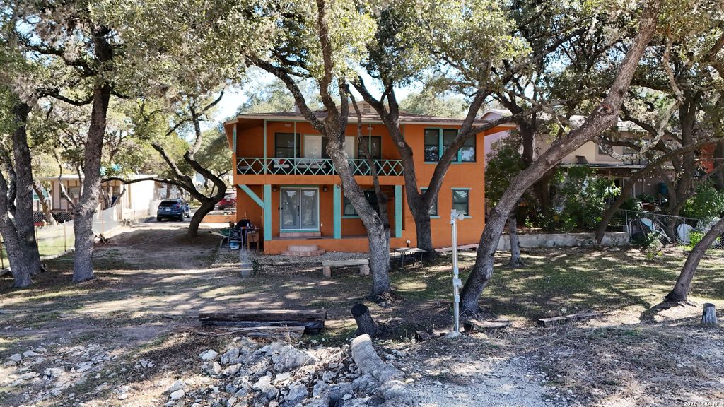 781 Lookout Dr, Lakehills, TX 78063