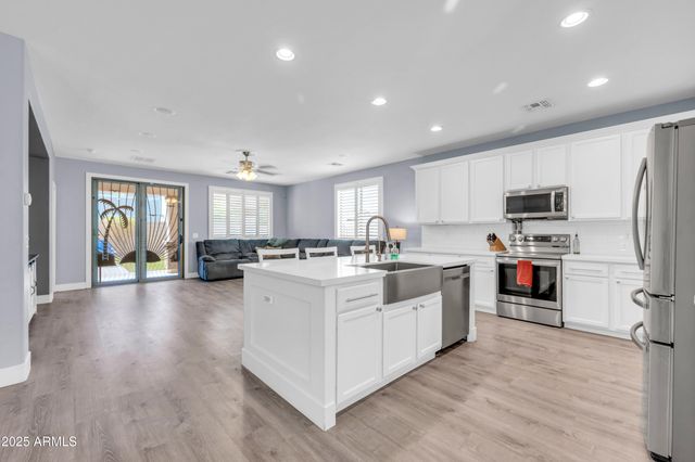 21469 E ROUNDUP Way, Queen Creek, AZ 85142