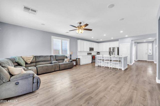 21469 E ROUNDUP Way, Queen Creek, AZ 85142