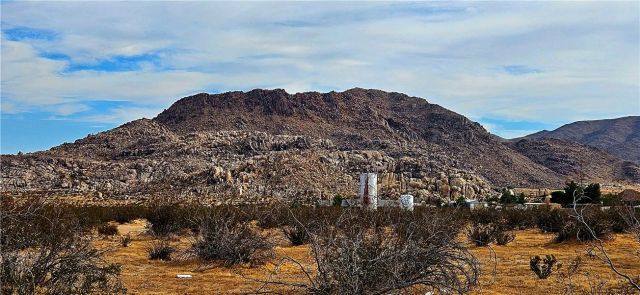 800 Las Tunas Dr., Apple Valley, CA 92308