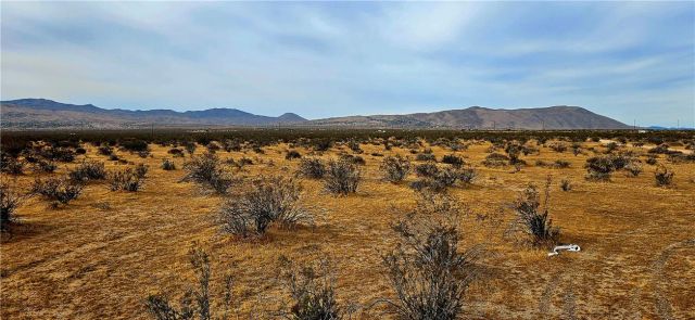 800 Las Tunas Dr., Apple Valley, CA 92308