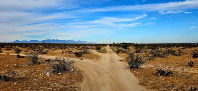 800 Las Tunas Dr., Apple Valley, CA 92308