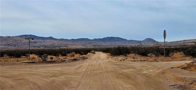 800 Las Tunas Dr., Apple Valley, CA 92308
