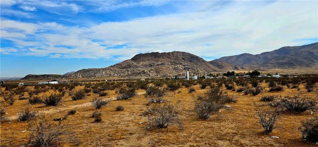 800 Las Tunas Dr., Apple Valley, CA 92308