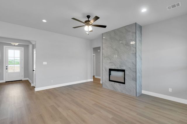 340 E Lamar Street, Palmer, TX 75152