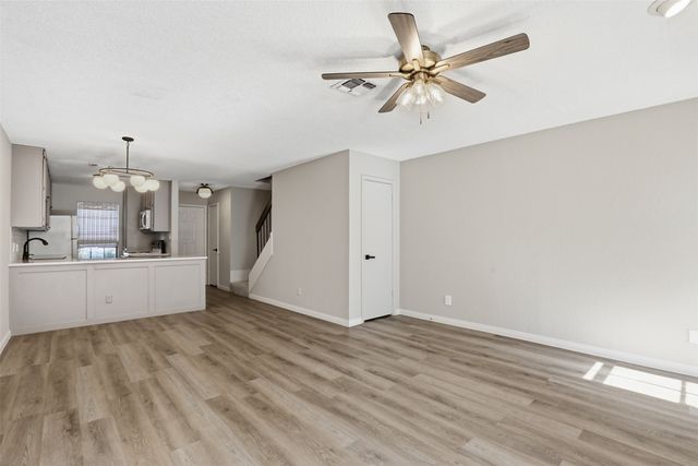 7429 Kingswood Drive, Fort Worth, TX 76133