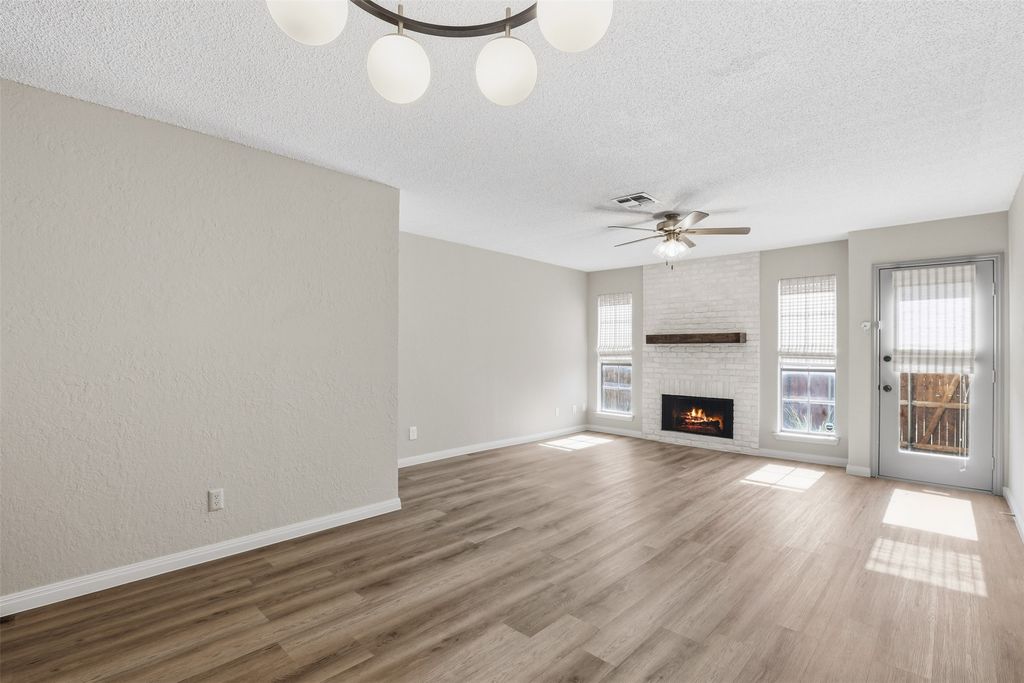 7429 Kingswood Drive, Fort Worth, TX 76133