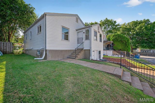 1424 Holden Avenue, St Louis, MO 63125