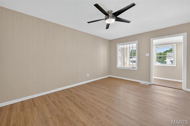 1424 Holden Avenue, St Louis, MO 63125