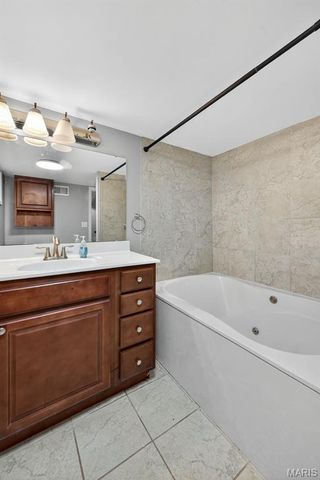 1424 Holden Avenue, St Louis, MO 63125