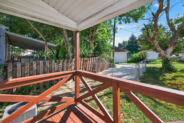 1424 Holden Avenue, St Louis, MO 63125