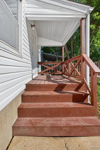 1424 Holden Avenue, St Louis, MO 63125